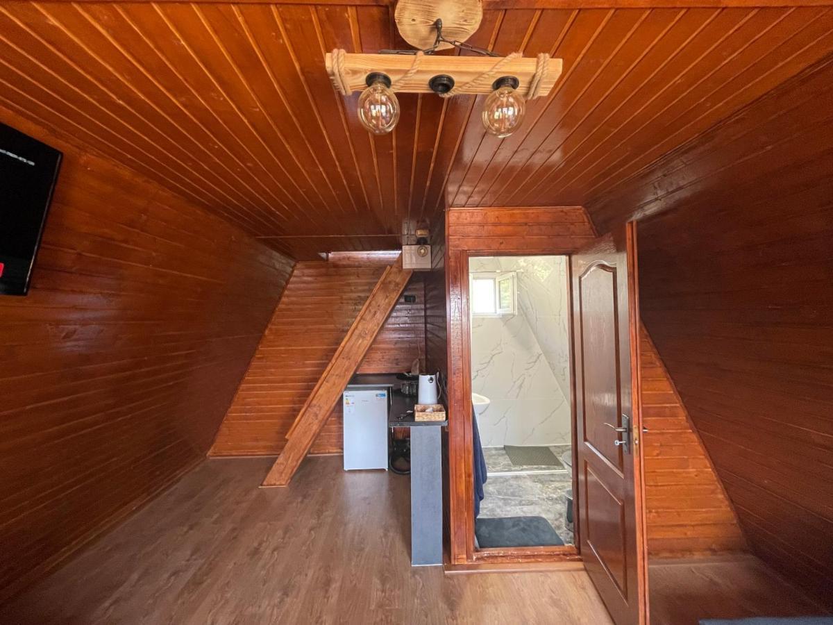 Cabana Tip A La 300 M De Castel フネドアラ エクステリア 写真